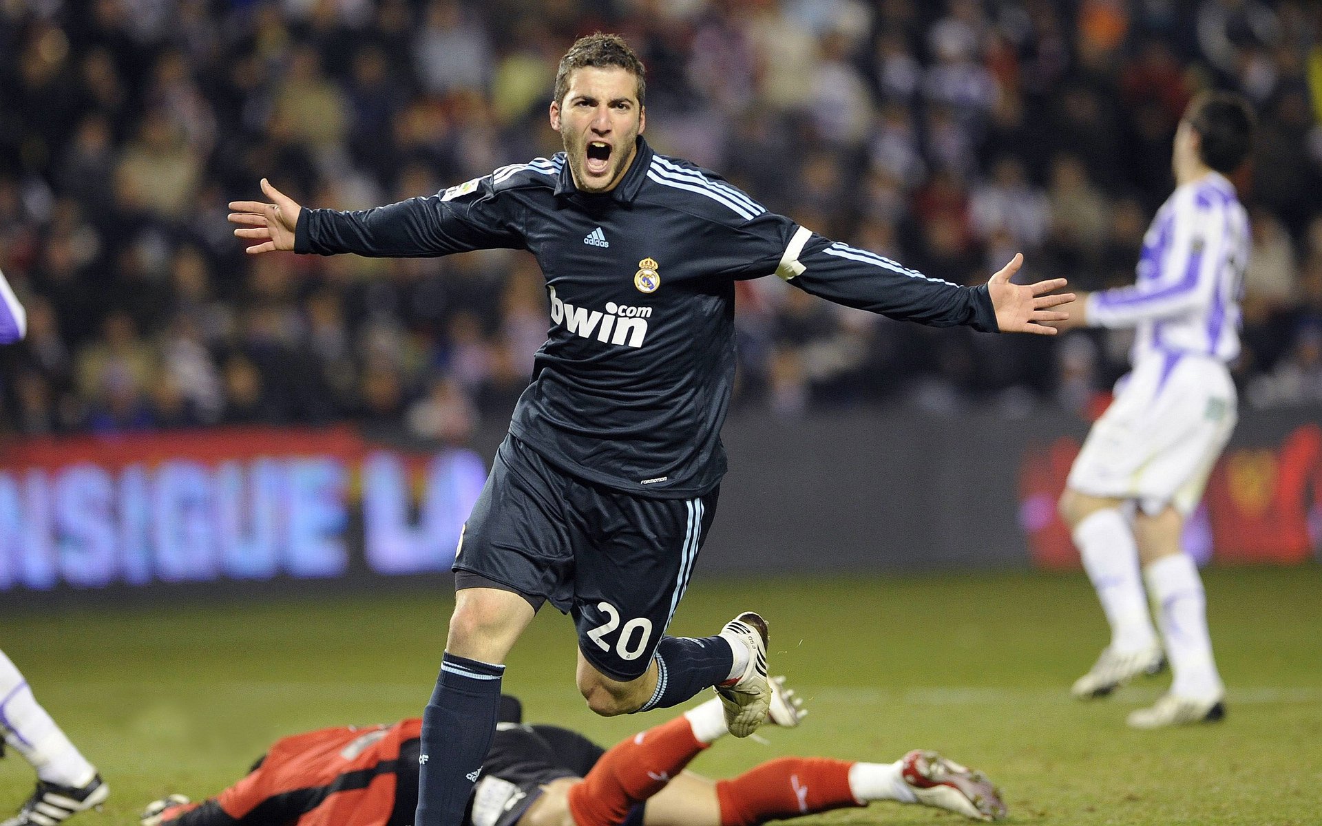 斯诺克世锦赛现场气氛火爆，众多名将交锋，斯诺克世锦赛精彩集锦